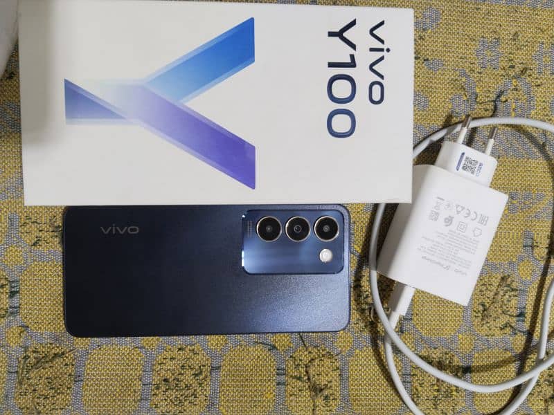 vivo y100 8+8 256 8month warranty full box 3