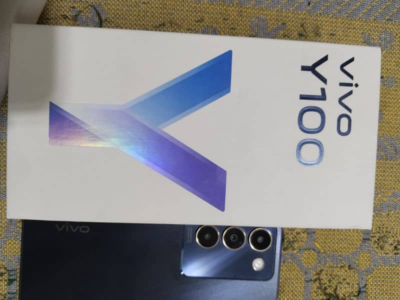 vivo y100 8+8 256 8month warranty full box 6