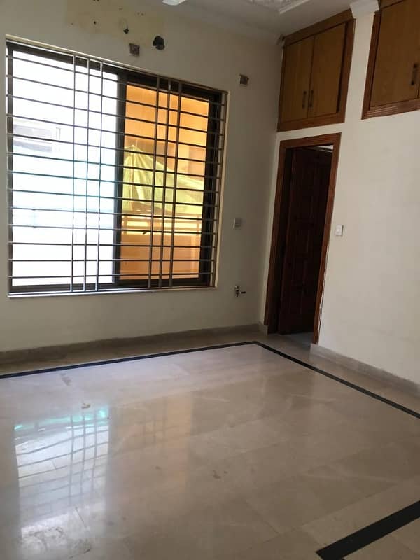 Upper portion for rent in G14 water gas electricity all facilities near to markaz park masjid Best location five options available 4