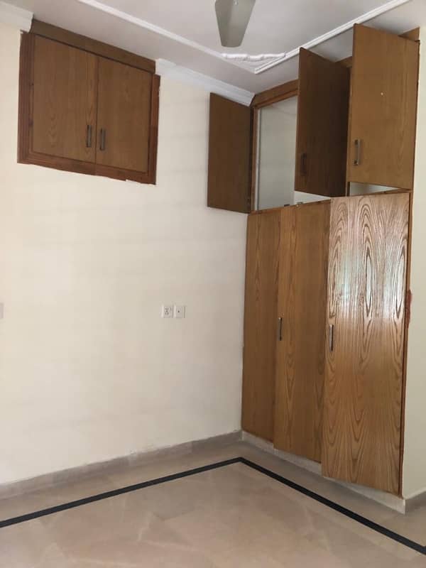 Upper portion for rent in G14 water gas electricity all facilities near to markaz park masjid Best location five options available 8