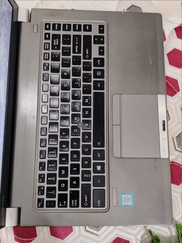 Toshiba laptop TECRA z40-c 1