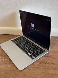 apple MacBook pro M1 13 inches 16gb,1tb SSD in 10/10 condition