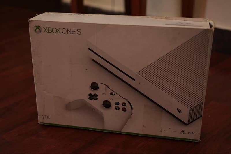 Xbox ONE-S, 1 TB with Controller 3