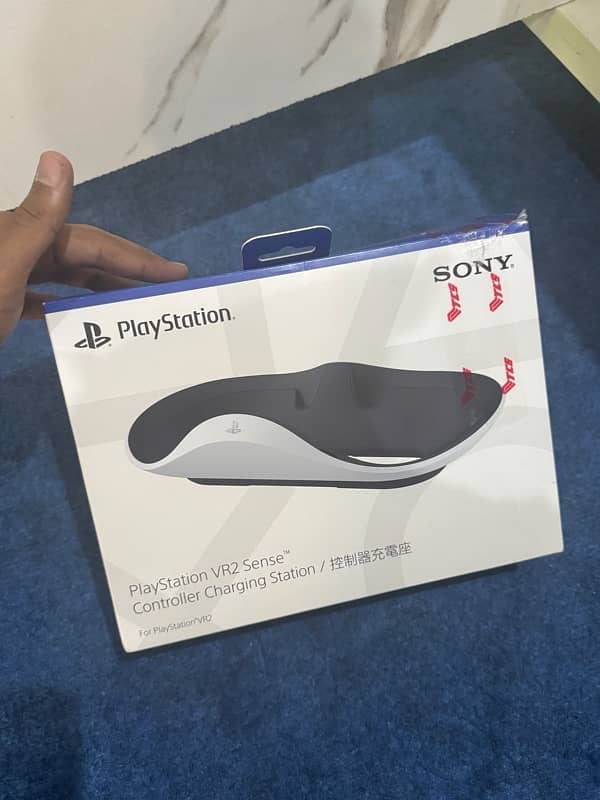 PSVR2 just 7 8 time used with free charging station and Gt7 0