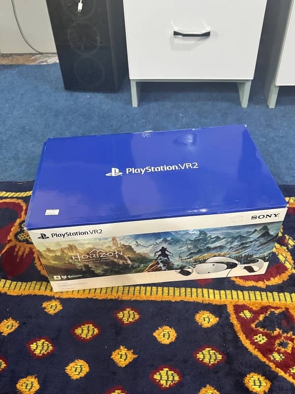 PSVR2 just 7 8 time used with free charging station and Gt7 5