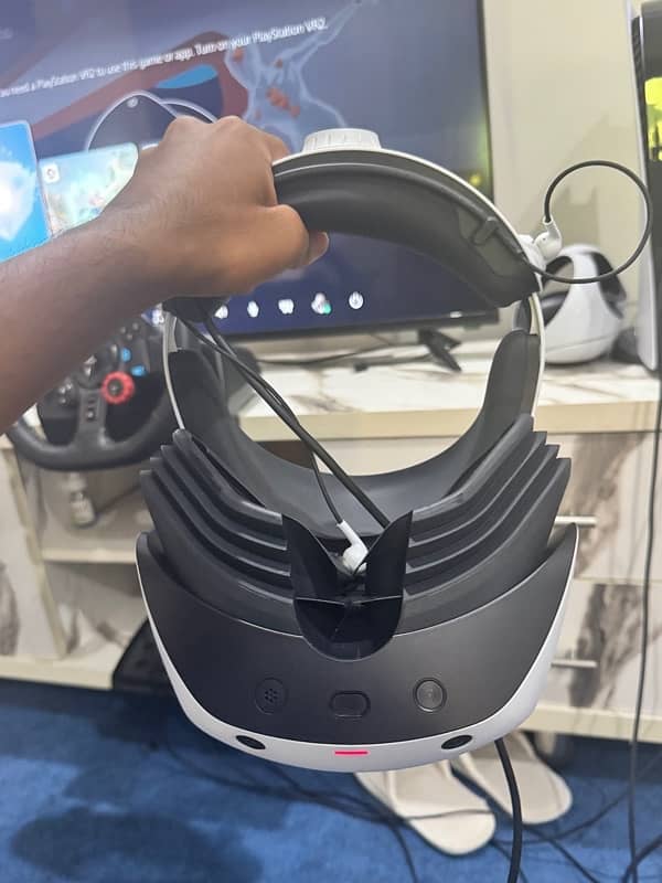 PSVR2 just 7 8 time used with free charging station and Gt7 6