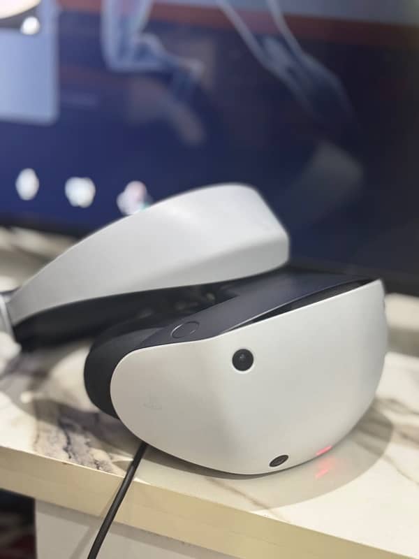 PSVR2 just 7 8 time used with free charging station and Gt7 8