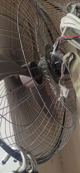 12 volt fan only 2 month used 3