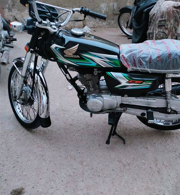 Honda 125cc Model 2023 Karachi ka number ha 1