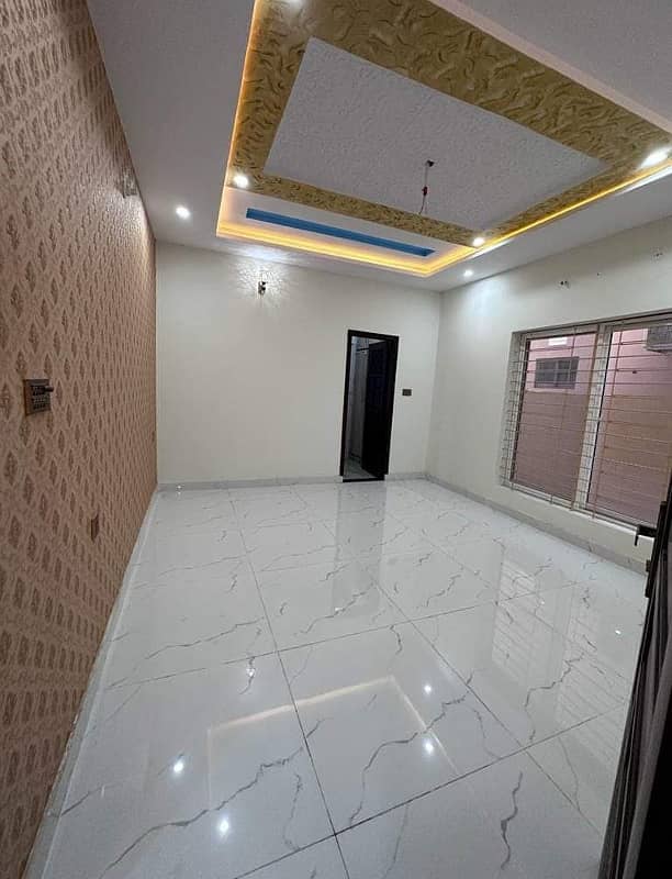 10 Marla Beautifully designed house For Rent In Park View City Lahore. 3