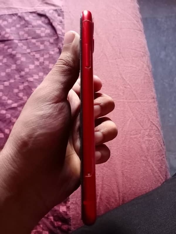 i phone 11 128 gb jv red colour 0