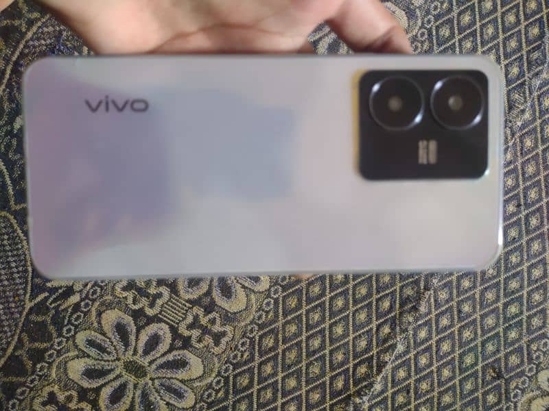 Vivo Y-22 pta approved with box and charger 1