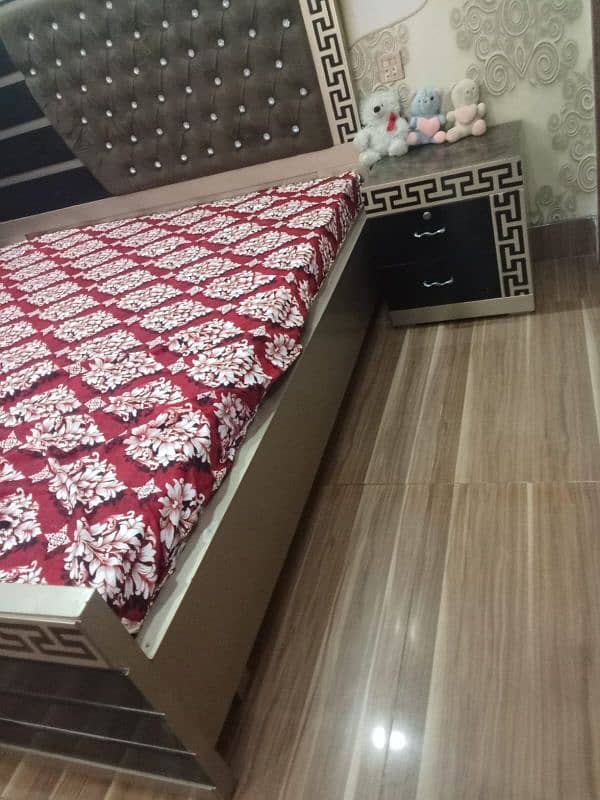 King size Bed 3