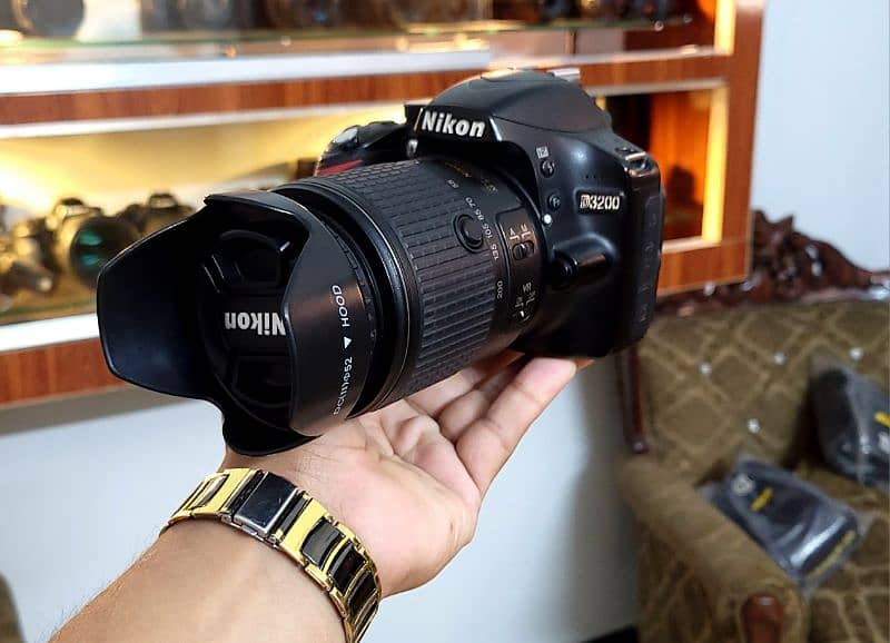 dslr Nikon d3200 + Nikon 55-200mm vr (10/10++) Just like Brand new 0