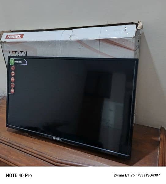 Home used 32" Nobel simple led with box and all original accessories. 2