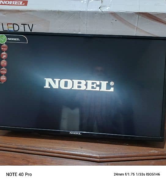 Home used 32" Nobel simple led with box and all original accessories. 3