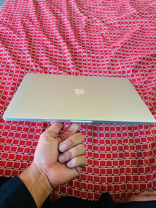 MacBook Pro 2017 Core i7 Touch bar 16/512 12