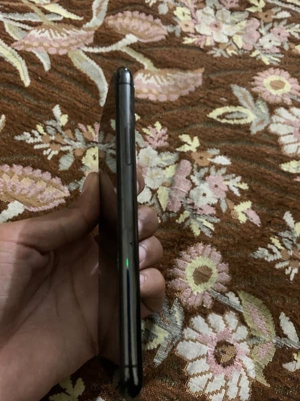 IPHONE 11pro waterpack 64gb factory unlock 1