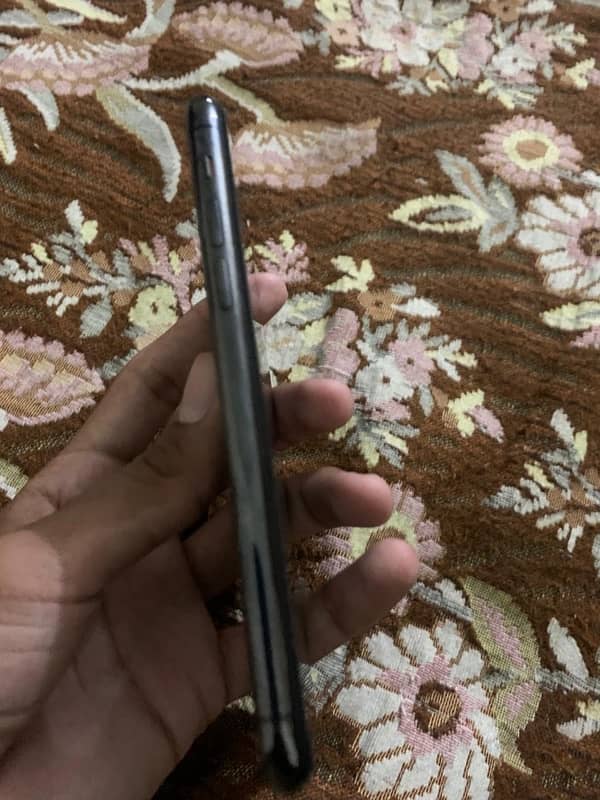 IPHONE 11pro waterpack 64gb factory unlock 2