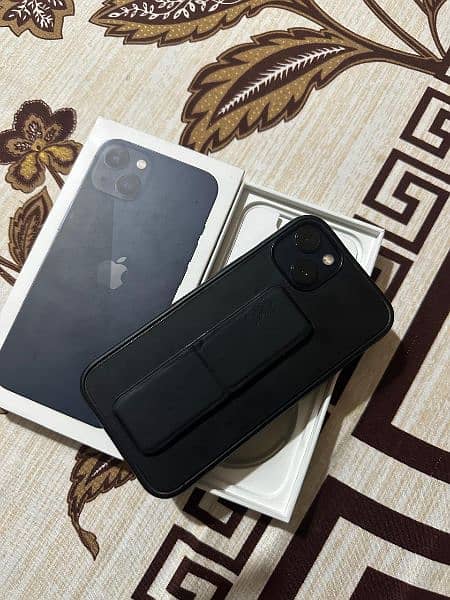 Apple iphone 13 128gb with airpods 1