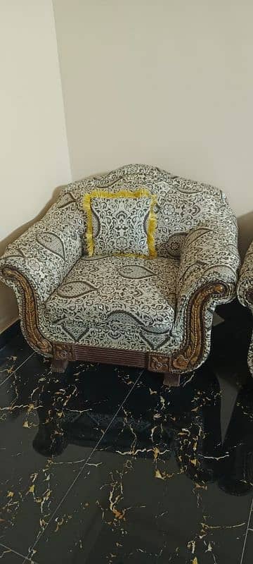 Sofa set ( slightly used ) 0