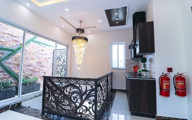 10 Marla House Available For Rent In Air Avenue Lahore 6