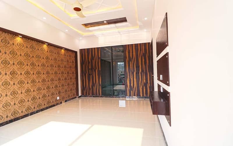 10 Marla House Available For Rent In Air Avenue Lahore 12