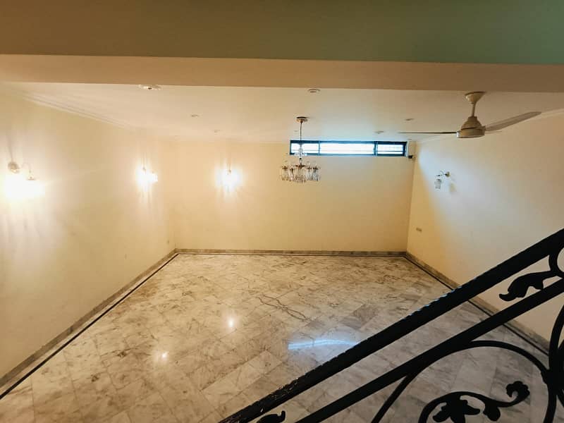 01 Kanal Beautifull House Available For Rent in DHA Lahore Cantt 3