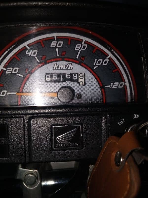 fresh motorcycle hai meter thora sa tuta hua hai 4