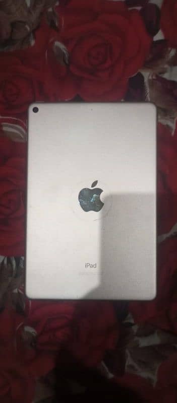 I pad mini 5. . with 64gb only taib. 9/10 candion. urgent sail. 1