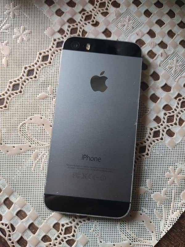 iPhone 5s 16 GB Non-PTA 1