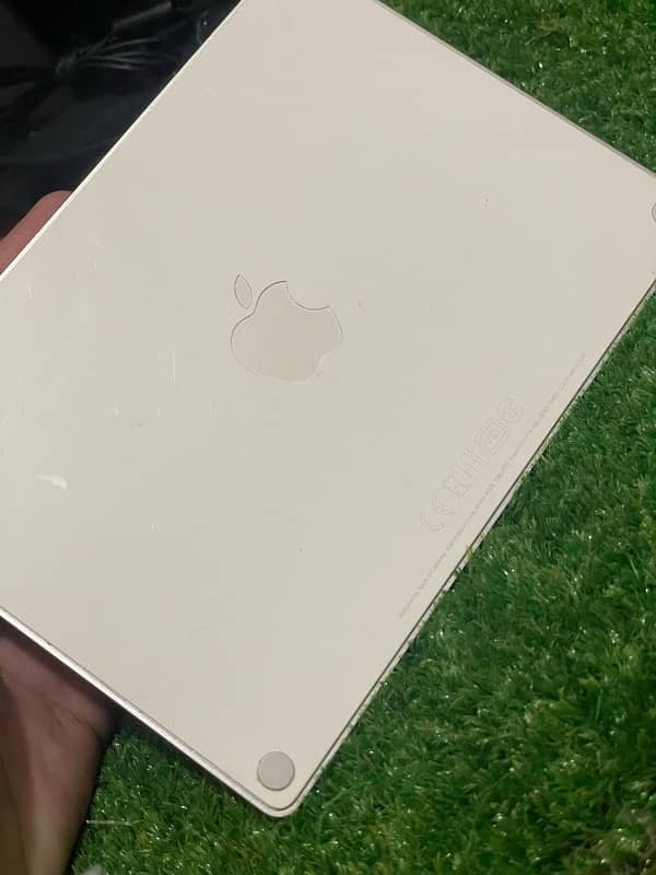 Apple trackpad 1