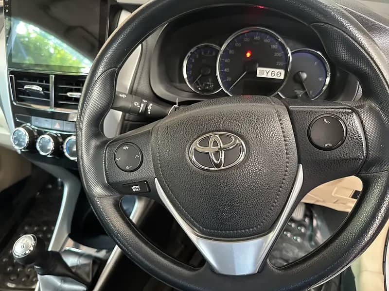 Toyota Yaris 2022 4