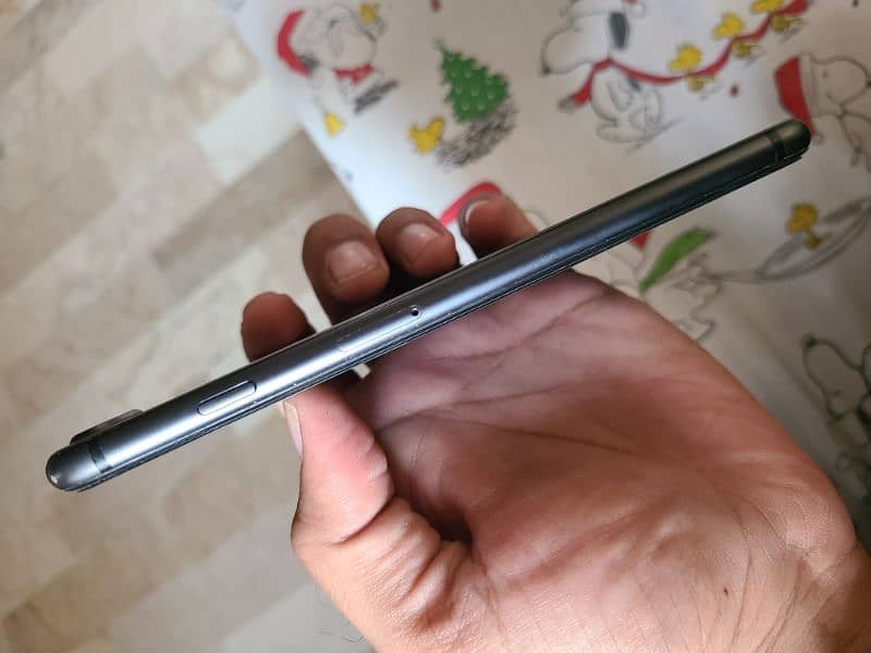 iPhone 8 Plus in Gneuine condition 3