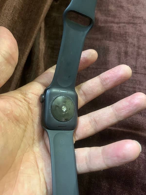 Apple watch SE 2023 100% health 4