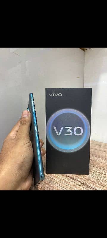 vivo v30 12-256 2