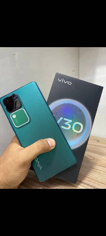 vivo v30 12-256 4