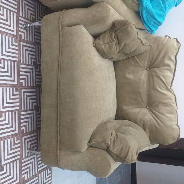 7 seter sofa in good condition for sale 0