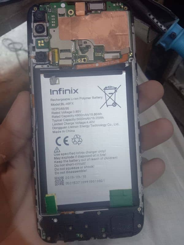 Infinix hot 8 for parts led bettry cameras etc bord hang na bss 9