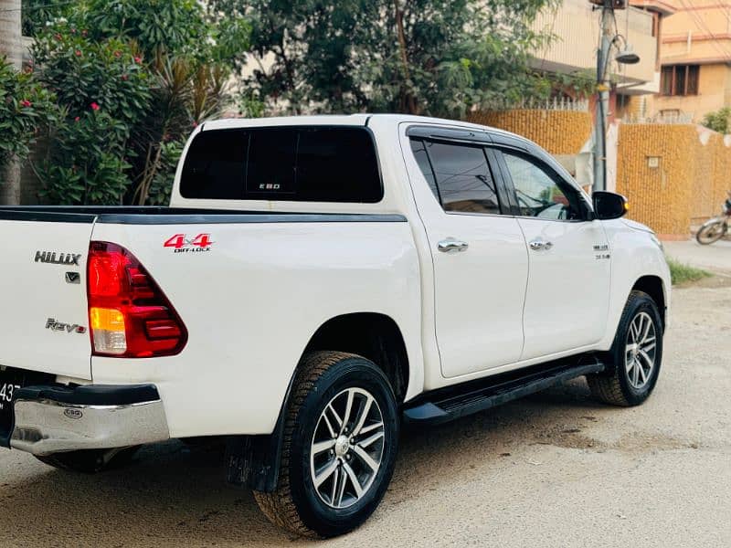 Toyota Hilux 2018 V Push start 1