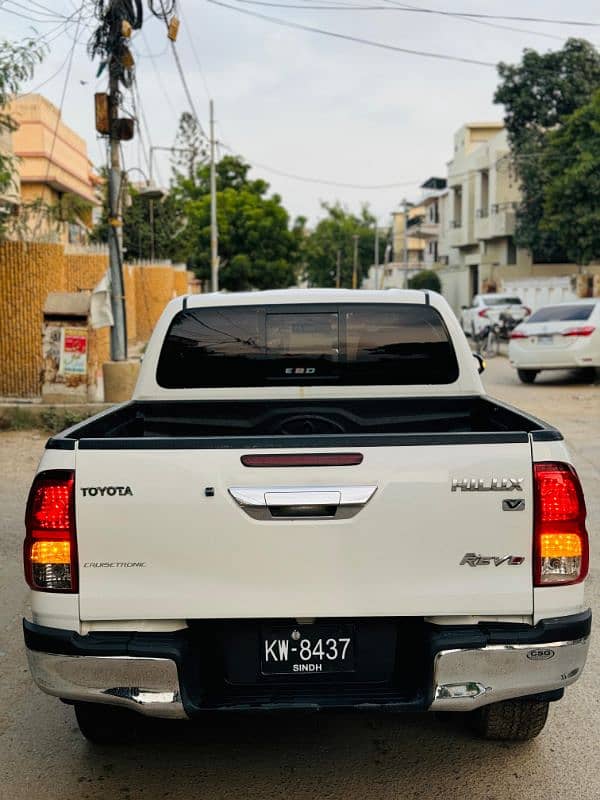 Toyota Hilux 2018 V Push start 7