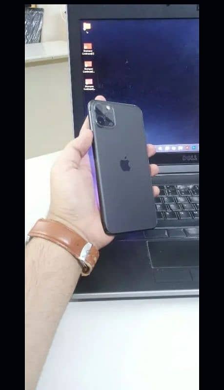 i phon 11 pro max/256gb/black clor/water pack( urgent for sale) 1