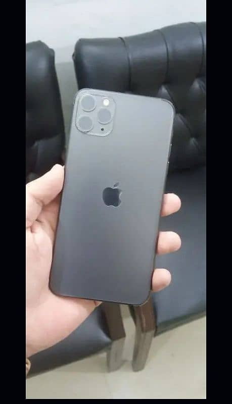 i phon 11 pro max/256gb/black clor/water pack( urgent for sale) 4