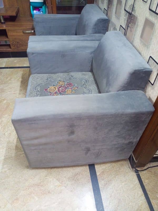 five seter sofa set in new condition 3