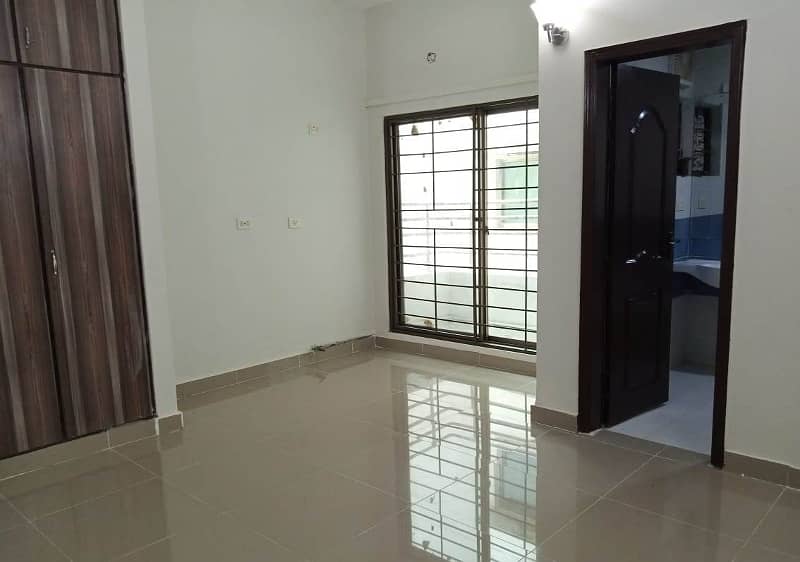 3 Bed Apartment Near to Commercial Area Available for Sale in Askari 11 Lahore 11