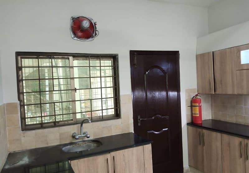 3 Bed Apartment Near to Commercial Area Available for Sale in Askari 11 Lahore 14