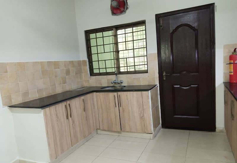 3 Bed Apartment Near to Commercial Area Available for Sale in Askari 11 Lahore 15