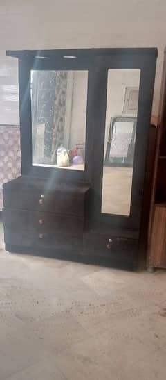 Double mirror dressing table