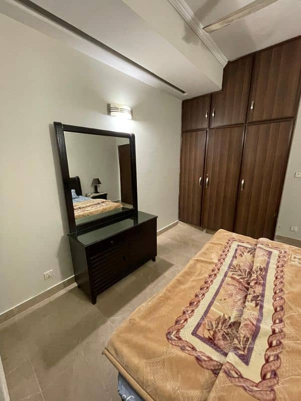 per day Rooms & apartment available in E 11 Islamabad 8