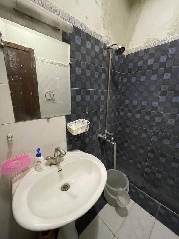 per day Rooms & apartment available in E 11 Islamabad 9